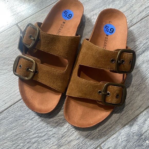 ✨NWT” Lucky Brand Tab Slip on Sandal w/Buckle - Picture 2 of 8